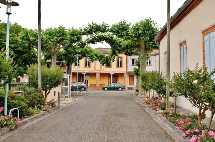 Le Village - Garganvillar