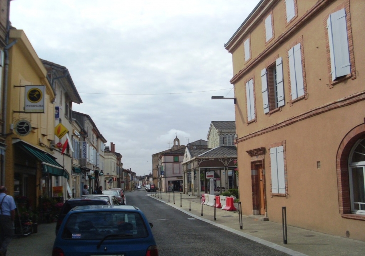 Vue sur une rue de Grisolles