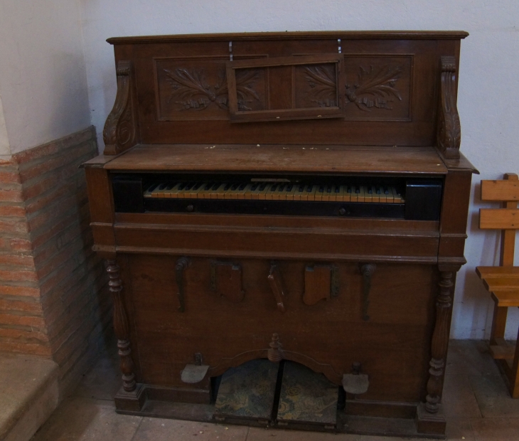 L'harmonium de l'église Notre Dame. - La Ville-Dieu-du-Temple