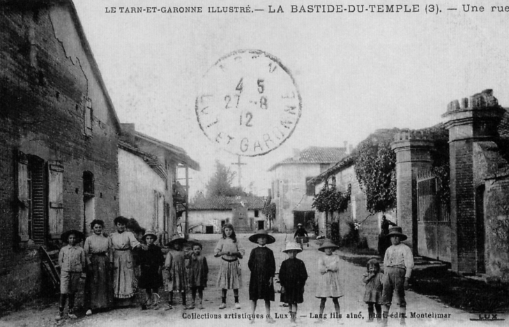 Une rue, début XXe siècle - Labastide-du-Temple