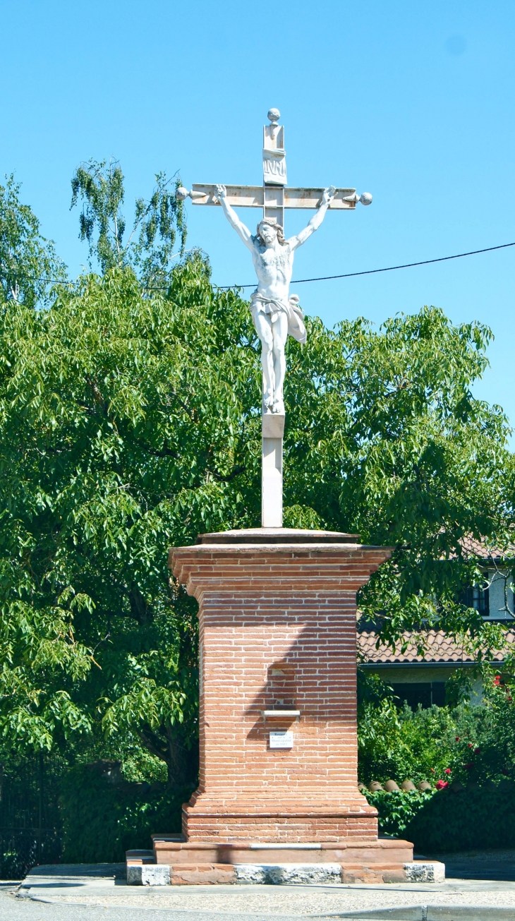 La croix de la rue. - Labastide-du-Temple