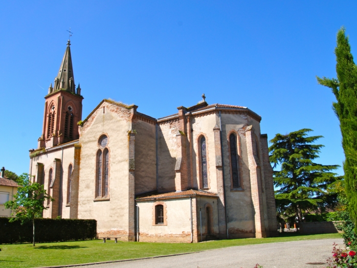 Cette église, dédiée au célèbre martyr Saint Christophe, fut rebâtie dans les premières années du 17e siècle. Parce qu'elle fut jugée  - Labastide-du-Temple