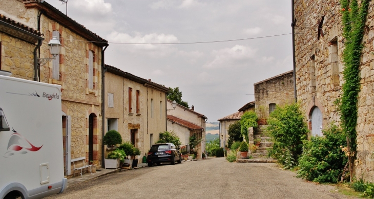 Le Village - Lachapelle