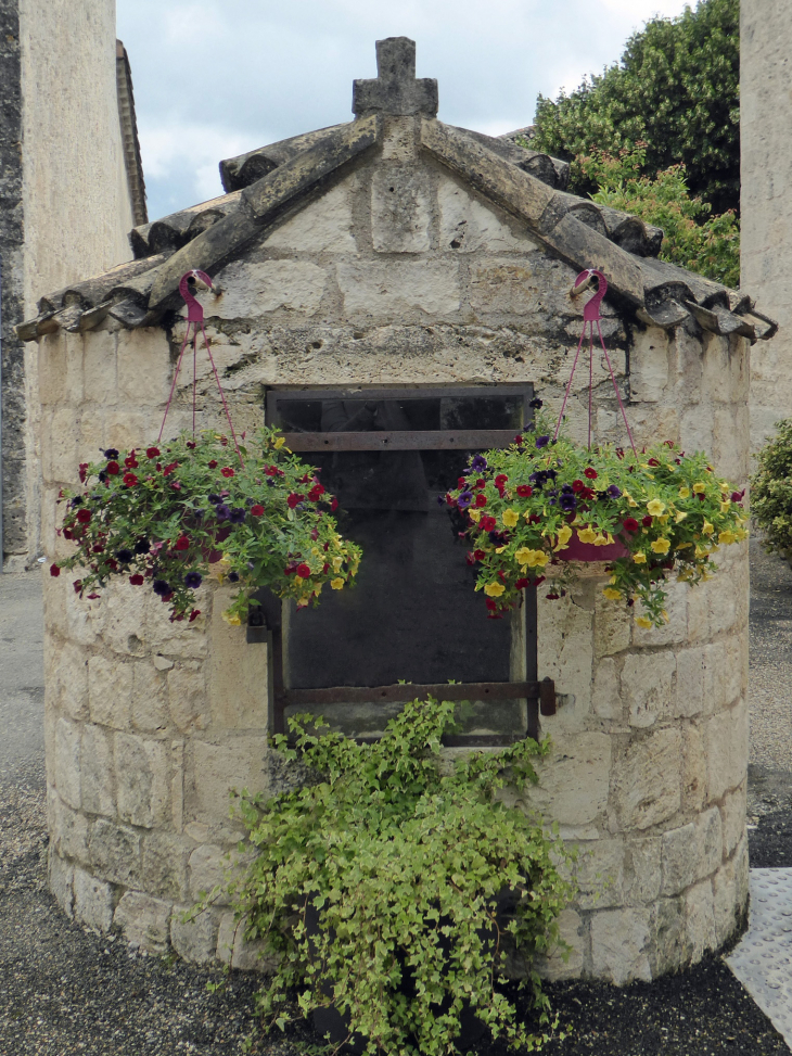 Chapelle devant la mairie - Lacour