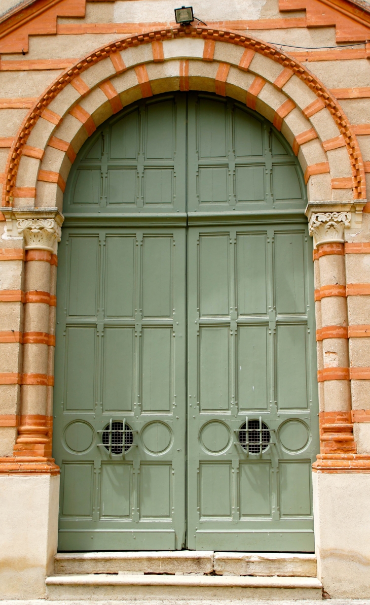 Le-portail-de-la-chapelle-notre-dame-de-lapeyrouse - Lafrançaise