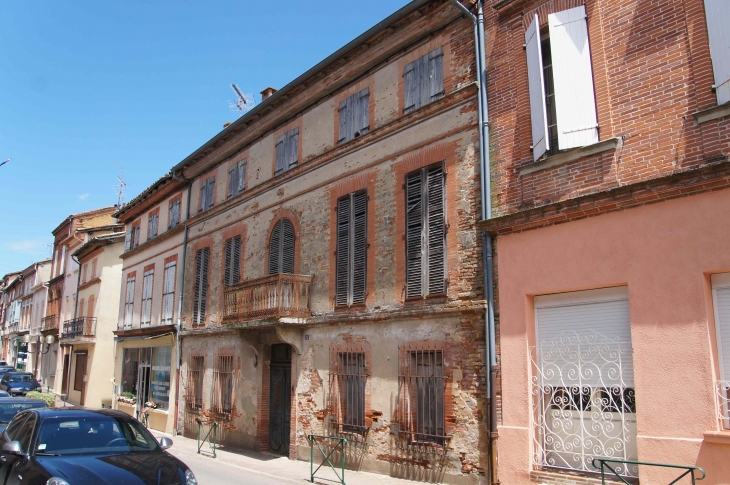 Architecture-ancienne rue Louis Pernon. - Lafrançaise