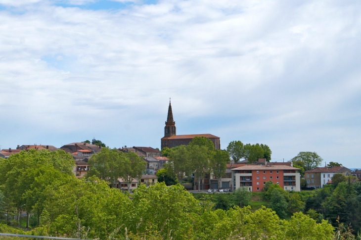 Vue sur la ville et l'église. - Lafrançaise