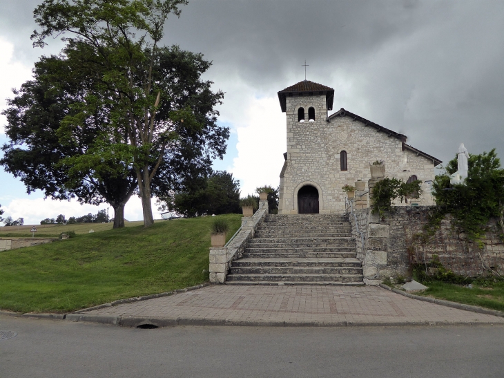 L'église en haut de l'escalier - Lapenche