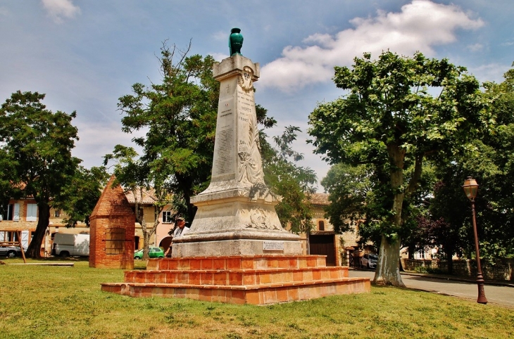 Monument-aux-Morts - Larrazet