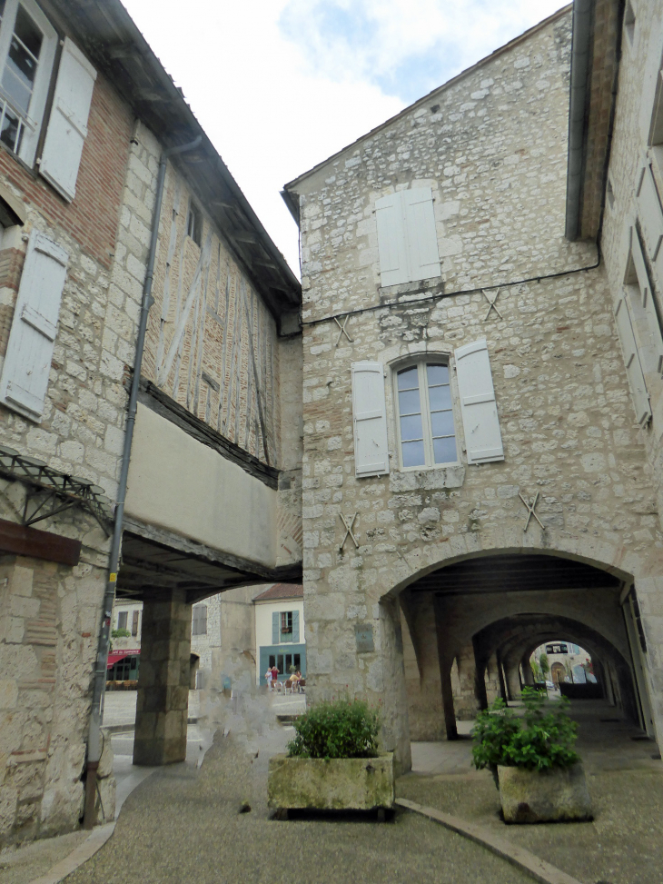 Vers la place des Cornières - Lauzerte