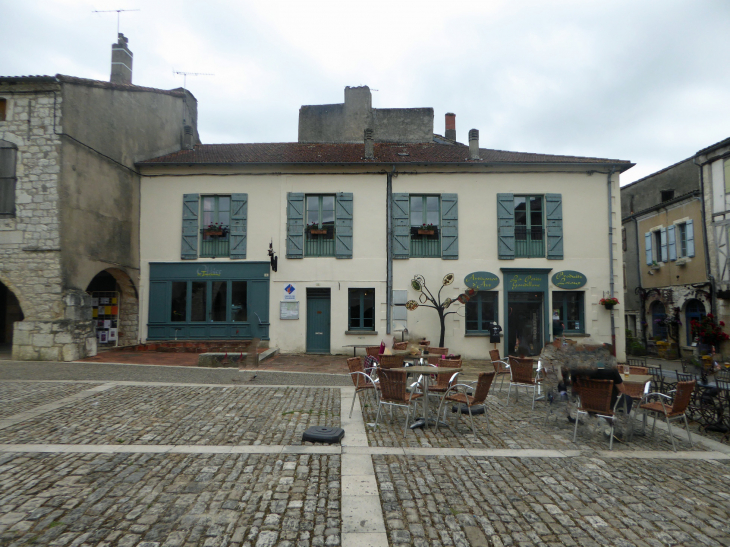 La place des Cornières - Lauzerte