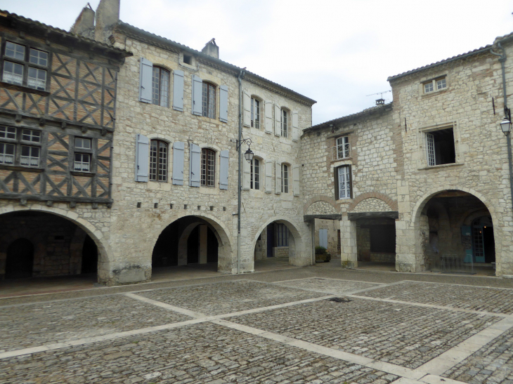 La place des Cornières - Lauzerte