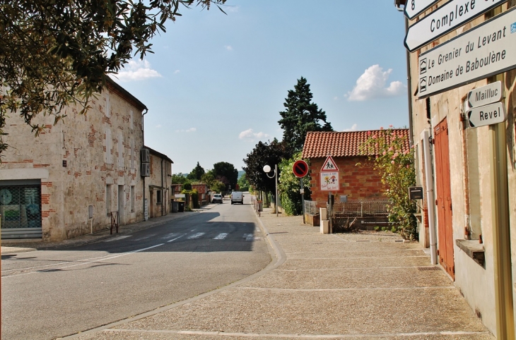 Le Village - Malause