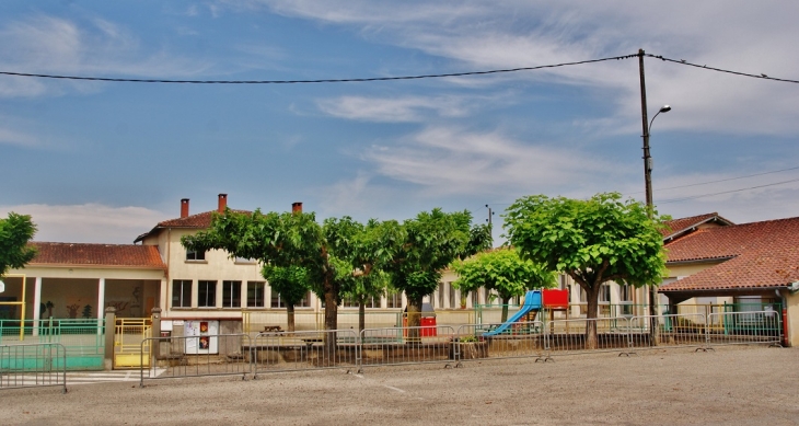 Le Village ( école ) - Meauzac