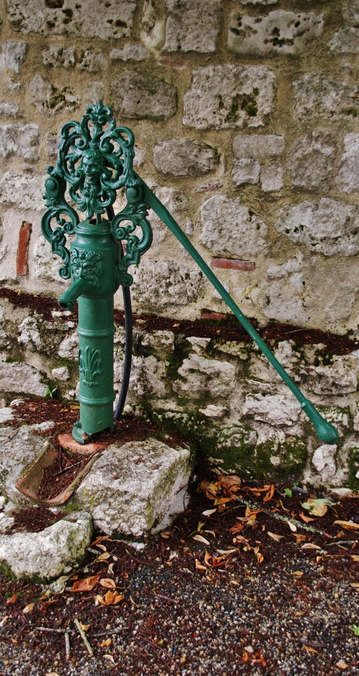 Pompe a eau - Miramont-de-Quercy