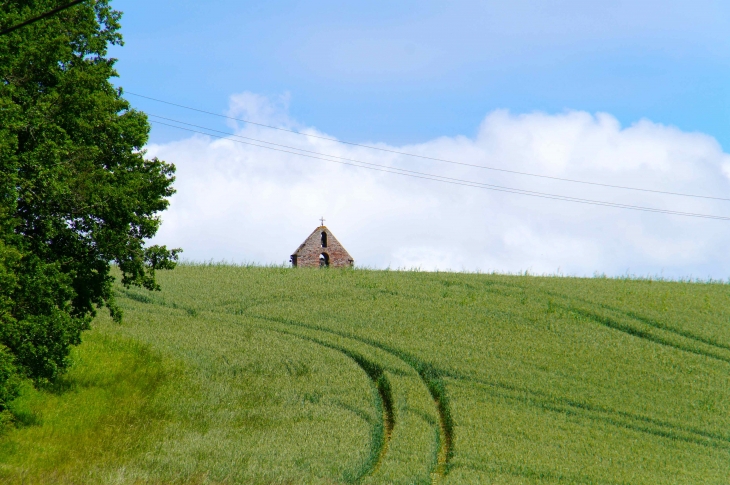 Vue sur le clocher de l'église paroissiale Notre Dame des Pins à Espis. - Moissac