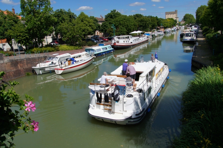 Le canal duMidi. - Moissac