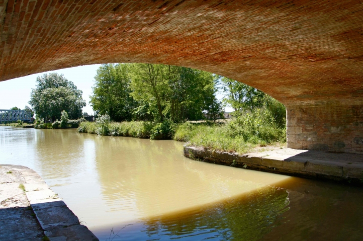 Le canal. - Moissac