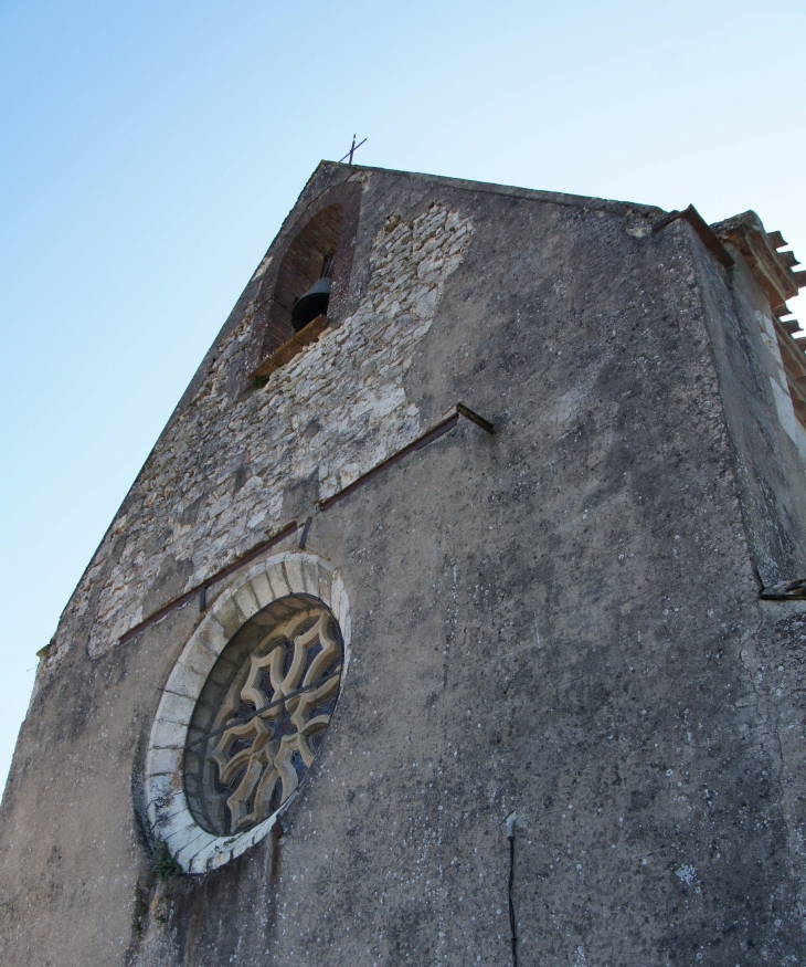 Le clocher-mur de l'église Saint Pierre de Pervillac. - Montaigu-de-Quercy