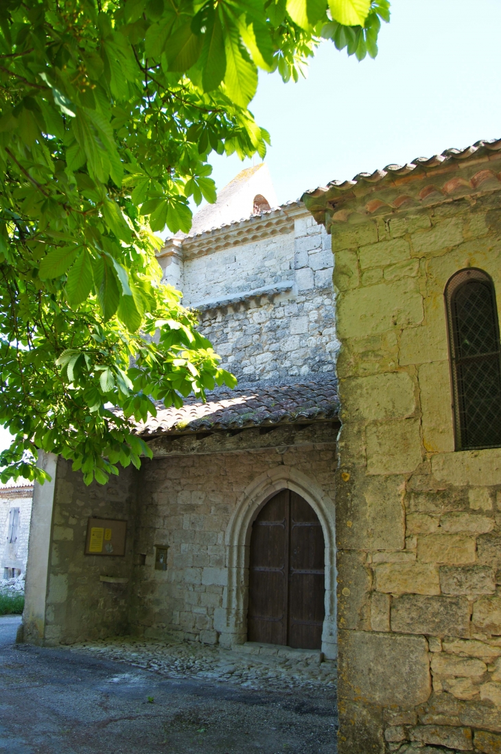 Le portail de l'église Saint Pierre de Pervillac. - Montaigu-de-Quercy