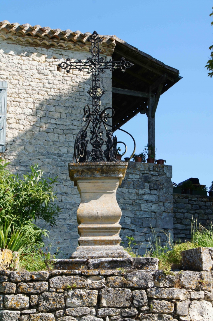 Croix de mission à Couloussac. - Montaigu-de-Quercy