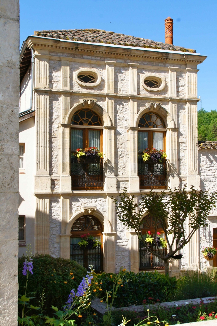 Maison bourgeoise de la ville. - Montaigu-de-Quercy