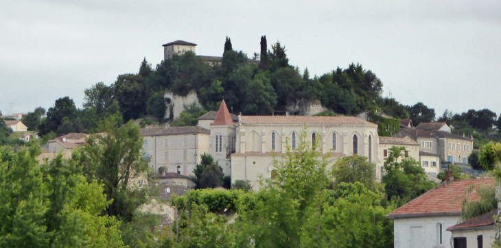 Vue sur le village perché - Montaigu-de-Quercy