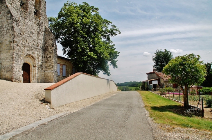 Le Village - Montaïn