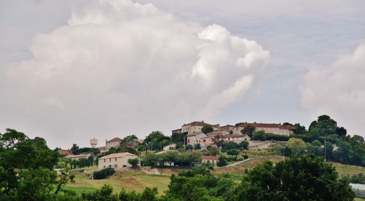 Le Village - Montbarla