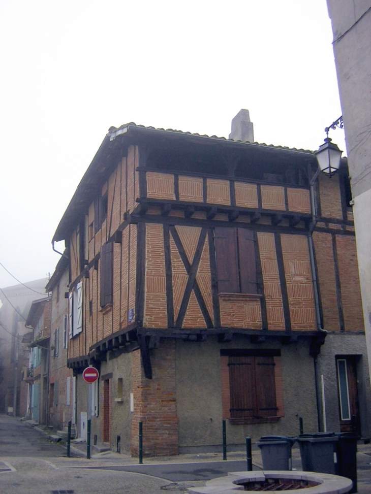 Maison à colombages et briques rouges - Montech