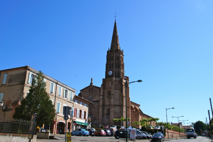 Eglise Notre Dame de la Visitation du XIVe siècle. - Montech