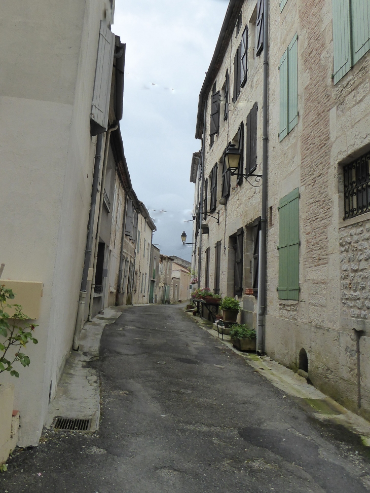 Une rue de la ville - Puylaroque