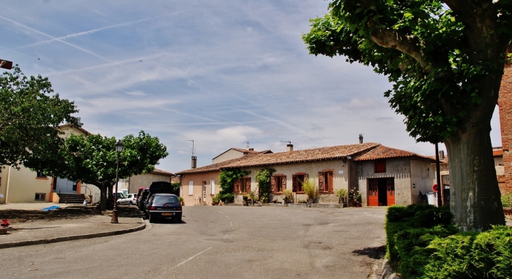 Le Village - Saint-Sardos