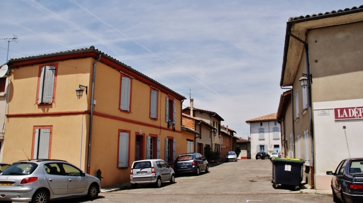 Le Village - Saint-Sardos