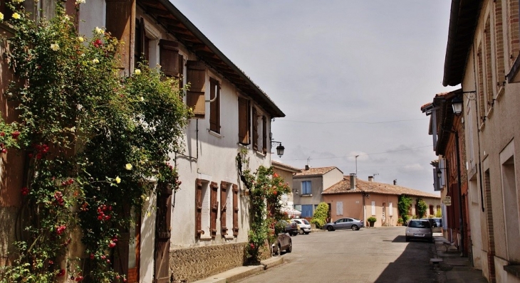 Le Village - Saint-Sardos