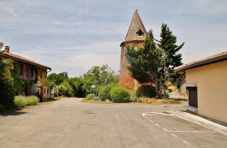 Le Village - Saint-Sardos