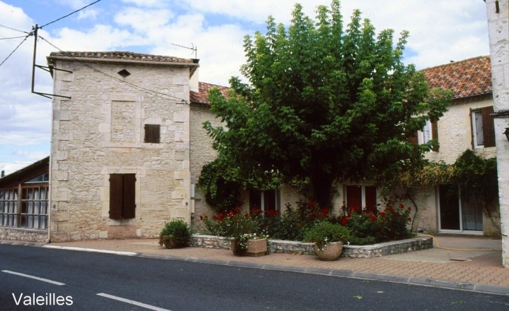 Le village - Valeilles