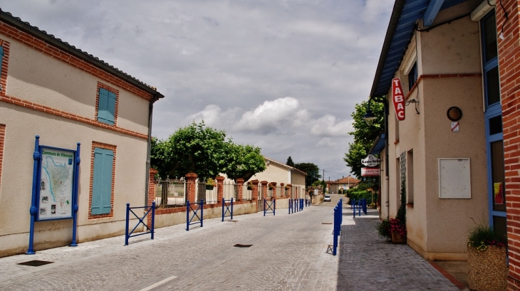 Le Village - Villemade