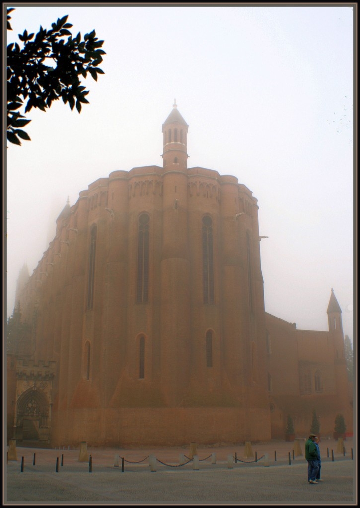 Cathédrale ste Cécile sous le brouillard - Albi