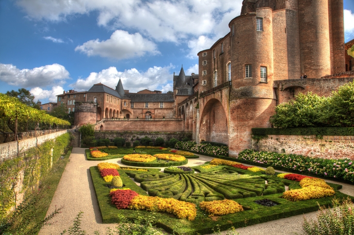 Vue 2 sur les jardins du palais - www.panosud-360.fr - Albi