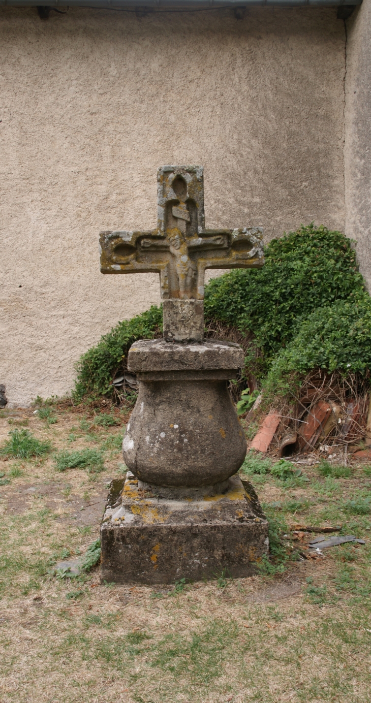 *église de la Capelle Croix du 15 Em Siècle - Ambialet