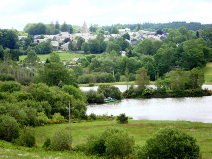 Anglès (81260) vue du village