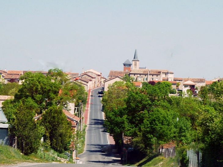 La traversée du village - Blaye-les-Mines