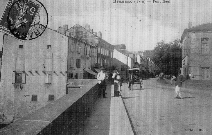 Début XXe siècle - Le pont Neuf (carte postale ancienne). - Brassac