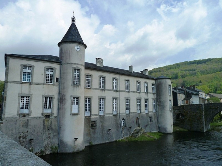 Le château au bord de l'Agout - Brassac