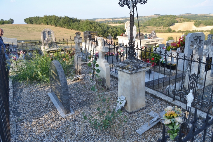 Cimetière  - Brousse