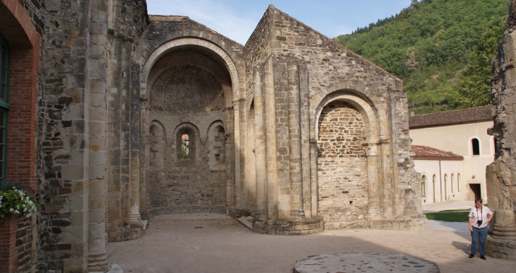 Ruines de La Collégiale Saint-Pierre ( 12 Em Siècle ) - Burlats