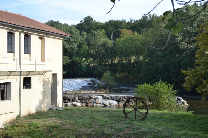 Commune-de-burlats ( L'Agout )