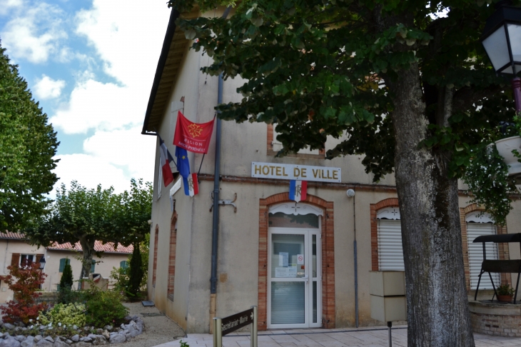 Hotel-de-Ville - Cadalen