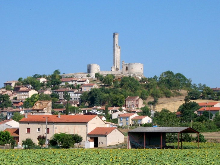 Le village et le château - Castelnau-de-Lévis